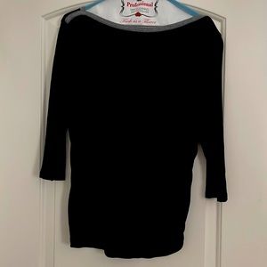 Black like new boatneck Gap top